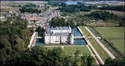 Nous démarrons notre balade au château d'Avaray. Commune de l'arrondissement de Blois, sur les bords de Loir dans le département ...