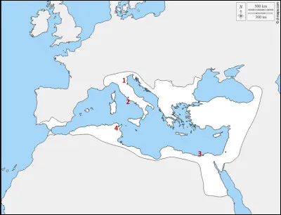 Une fois n'est pas coutume démarrons avec un peu d'histoire et le "pays" à l'origine des langues latines : la Rome antique.
Voici la carte de l'Empire romain sur sa fin aux V/VIe siècles.
Quelle ville est désignée par le numéro 2 ?