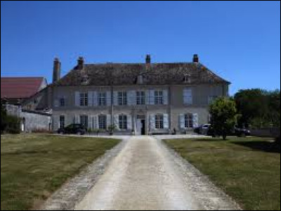 Nous démarrons notre promenade en Lorraine, au château d'Autigny-la-Tour. Village de l'aire d'attraction Néocastrienne, dans la vallée du Vair, il se situe dans le département ...