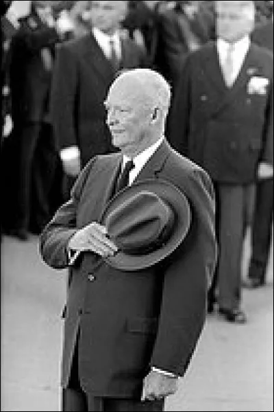 Dwight D. Eisenhower est l'un des premiers présidents américains à effectuer un voyage officiel en France : quel président français l'a reçu ?