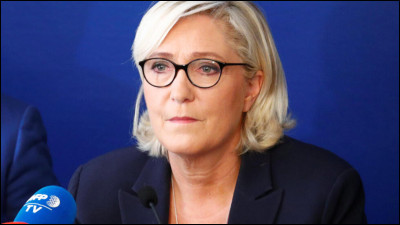 En quelle année, Marine Le Pen change-t-elle nom du parti, de Front national en Rassemblement national ?