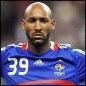 Nicolas Anelka a longtemps été le joueur le plus cher pour un club français. En 2000, à quel club a-t-il été acheté 33, 5 millions d'euros par le PSG ?