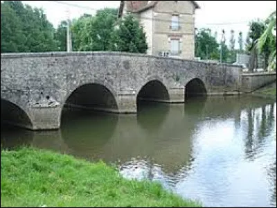 C'est parti pour la balade du soir. Nous commençons aujourd'hui en Bourgogne-Franche-Comté, à Annay-sur-Serein. Village de l'arrondissement d'Avallon, il se situe dans le département ...