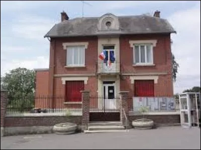 Nous démarrons notre balade dominicale à Becquigny. Village Axonais, il se situe en région ...