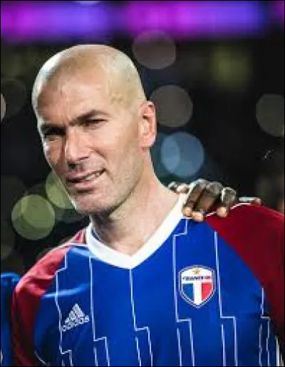 Combien de fois Zinédine Zidane a-t-il été sélectionné en équipe de France, de 1987 à 2006, et combien de buts a-t-il marqués ?