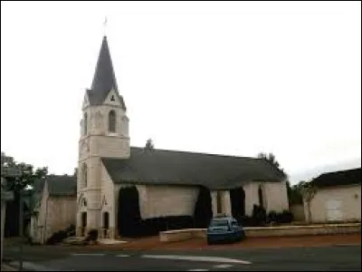 Notre balade dominicale démarre à Assay. Village Tourangeau, sur les bords de la Veude, il se situe en région ...