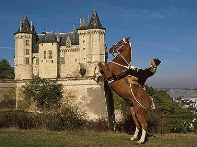 À quelle ville de Maine-et-Loire est associé le Cadre noir ?