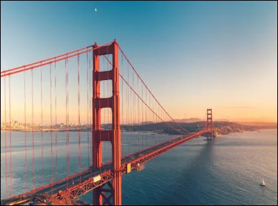 Dans quelle ville se situe le célèbre pont Golden Gate ?