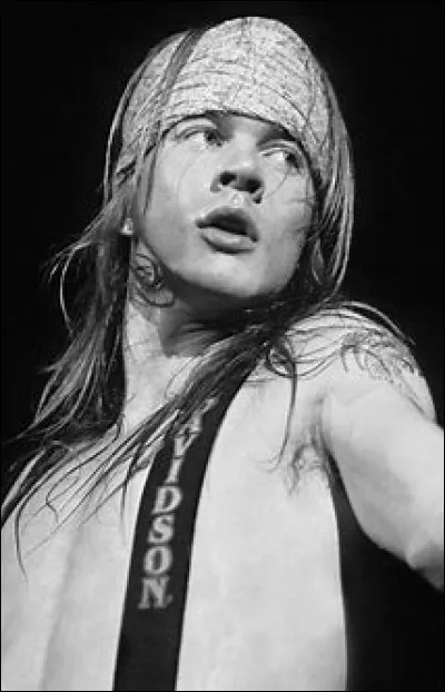 Axl Rose est célèbre pour appartenir au groupe :