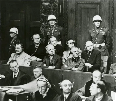 Le tribunal de Nuremberg a permis de juger un grand nombre de criminels de guerre nazis. Entre quelles années a-t-il eu lieu ?