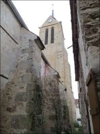 Notre balade démarre au pied de l'église Saint-Pierre-et-Sainte-Flodoberthe, à Amillis. Village de l'arrondissement de Meaux, il se situe dans le département ...