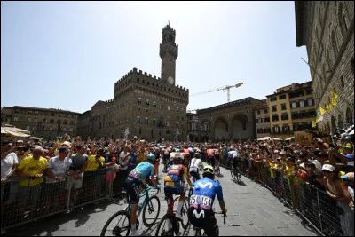 Dans quelle ville italienne le Grand Départ du Tour de France 2024 a-t-il été donné ?