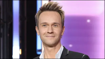 Connu pour avoir présenté l'émission TV ''Slam'', cet animateur vous demande son nom de famille. C'est...