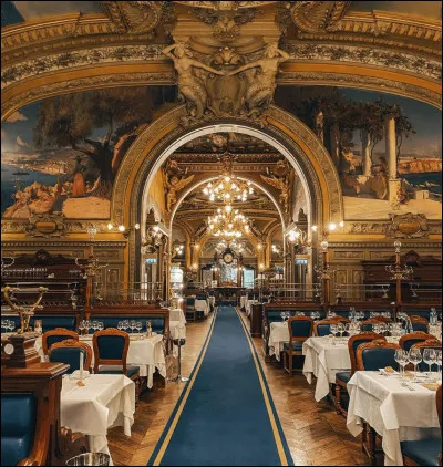 Qui a écrit "Le Train bleu" ?