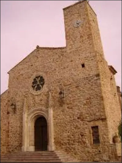 Je vous propose de commencer notre balade dans les Corbières, au pied de l'église Saint-Pierre-ès-Liens, à Bizanet. Commune de l'aire d'attraction Narbonnaise, elle se situe dans le département ...