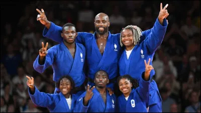 La France a obtenu une médaille d'or dans ce sport, par équipe. Quel est le nom de ce sport ?