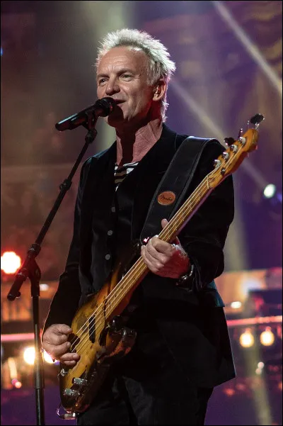 Quel est le nom de ce célèbre chanteur et bassiste anglais, membre de The Police ?