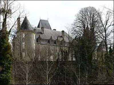 Nous démarrons notre balade au château de Rouffiac, à Angoisse. Village du Périgord vert, il se situe dans le département ...