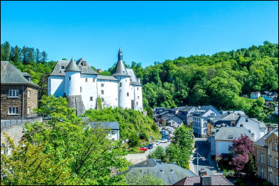 Belgique : Laquelle de ces villes n'y est pas située ?