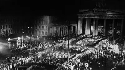 Cette année est marquée par une succession dévènements, en particulier en Allemagne. Dès le mois de janvier, un nouveau chancelier est nommé, qui est-ce ?