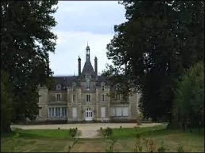 Notre balade dominicale démarre au château d'Aillières-Beauvoir. Village Sarthois, il se situe en région ...