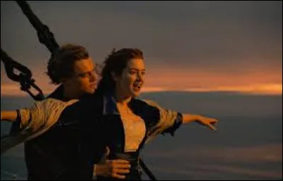 Quel est le réalisateur du film dramatique américain, "Titanic" et en quelle année est-il sorti en France ?