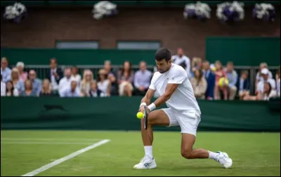 Quel est le nom du tournoi de tennis annuel ayant lieu au Royaume-Uni ?