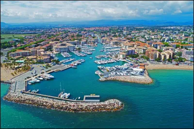 Ville balnéaire de la Côte d'Azur ayant connu l'effondrement d'un barrage en 1959 :