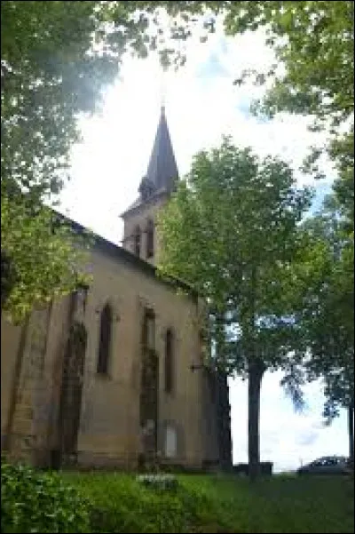 Nous commençons notre balade devant l'église Saint-Martin, à Armous-et-Cau. Village de l'arrondissement de Mirande, traversé par la Midouze, il se situe dans le département ...