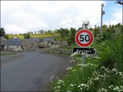 Nous démarrons notre balade en Occitanie, à Anglars. Hameau dépendant du village de La Fage-Montivernoux, dans l'arrondissement de Mende, il se situe dans le département ...