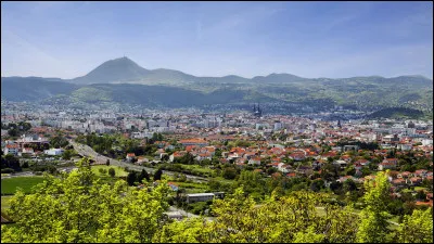 Quel nom faut-il rajouter à Clermont pour obtenir la capitale de l'Auvergne et la différencier de ses homonymes ?