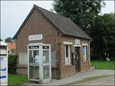 Notre balade du jour démarre dans les Hauts-de-France, à Avesnes. Petit village de 52 habitants, dans l'arrondissement de Montreuil-sur-Mer, il se situe dans le département ...