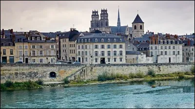 Quelle est cette ville de 116 000 habitants, préfecture et ville la plus peuplée du département ?