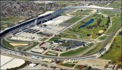 Ce circuit américain du Midwest à la forme de boucle se situe dans la ville du même nom. C'est une des pistes de compétition automobile les plus anciennes au monde. Quel est son nom ?