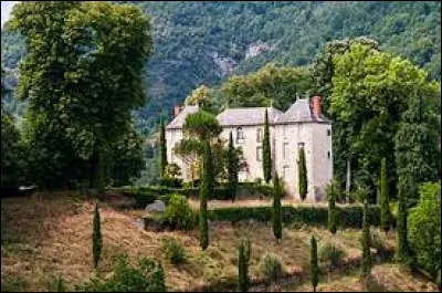 Nous démarrons notre balade en Occitanie au château d'Alos. Village de l'arrondissement de Saint-Girons, il se situe dans le département ...