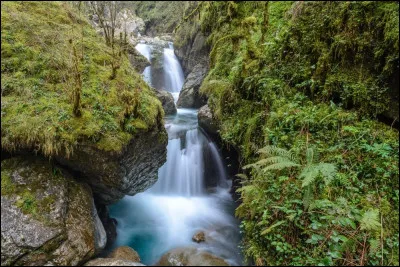 Site exceptionnel, dans les gorges de Kakouetta, vous pourrez randonner au coeur d'une nature préservée et luxuriante. Dans quel département sont-elles situées ?