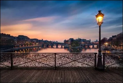 Quelles sont les paroles de cette chanson de Georges Brassens : 
"Si par hasard 
Sur lPont des Arts 
Tu croises le vent, le vent..." ?