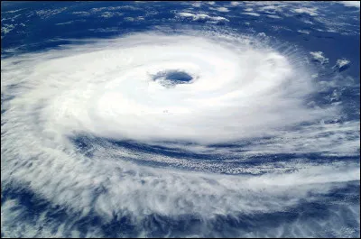 Le centre d'un cyclone s'appelle l'il.