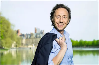 Quel est le nom de cet animateur de télévision ?