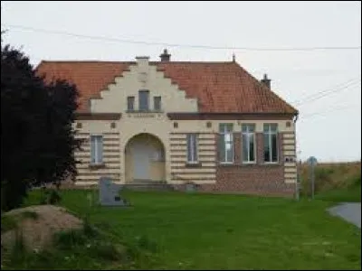 Notre balade du lundi commence dans les Hauts-de-France, à Aubercourt. Petit village de 74 habitants, dans l'arrondissement de Montdidier, il se situe dans le département ...