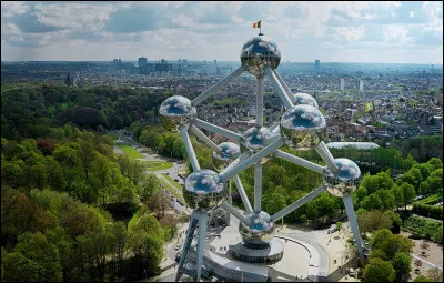 Capitale de la Belgique, vous y admirerez l'Atomium ou encore le Manneken Pis.