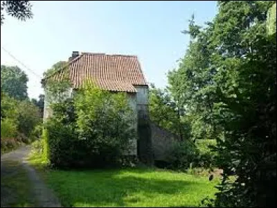 Nous démarrons notre balade dans les Hauts-de-France, à Bonningues-lès-Ardres. Village de l'arrondissement de Saint-Omer, traversé par la Hem, il se situe dans le département ...