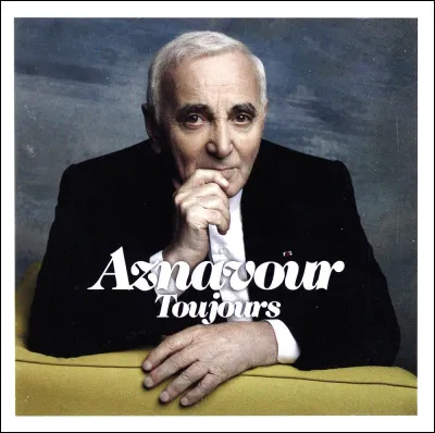 Quelle chanteuse fut la compagne de Charles Aznavour ?