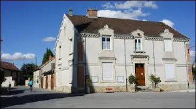 Nous commençons notre balade à Aigny. Village de l'aire d'attraction Châlonnaise, il se situe dans le département ...