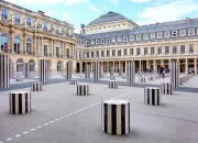 Quiz Les sculptures de Daniel Buren : Les Deux Plateaux