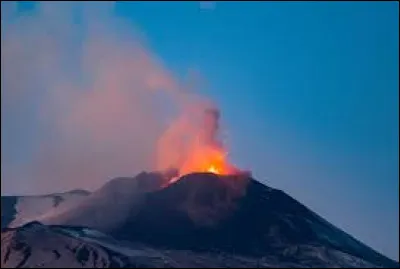 Quel est le plus haut volcan actif d'Europe, situé en Sicile ?