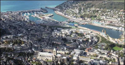 Quelle est cette ville de 18 000 habitants, ancien port morutier sur le littoral du pays de Caux ?