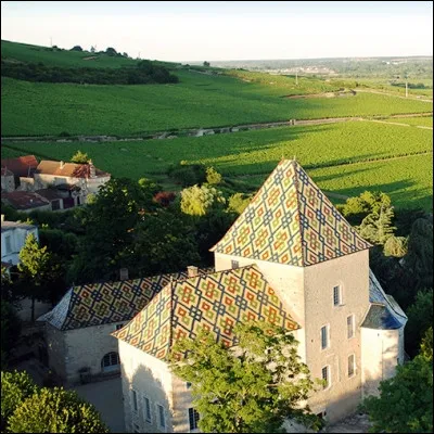 Quel type de circuit touristique a été développé en France à partir de 1937 avec un trajet reliant Dijon à Santenay ?