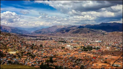 Dans quel pays se trouve la ville de Cuzco ?