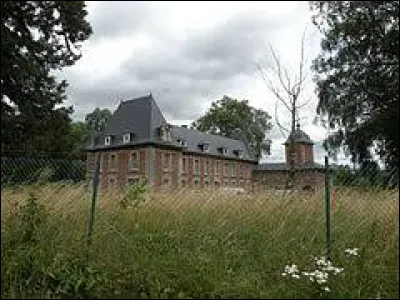 Notre première balade de la semaine commence dans les Hauts-de-France, au château d'Eth. Village de l'arrondissement d'Avesnes-sur-Helpe, il se situe dans le département ...